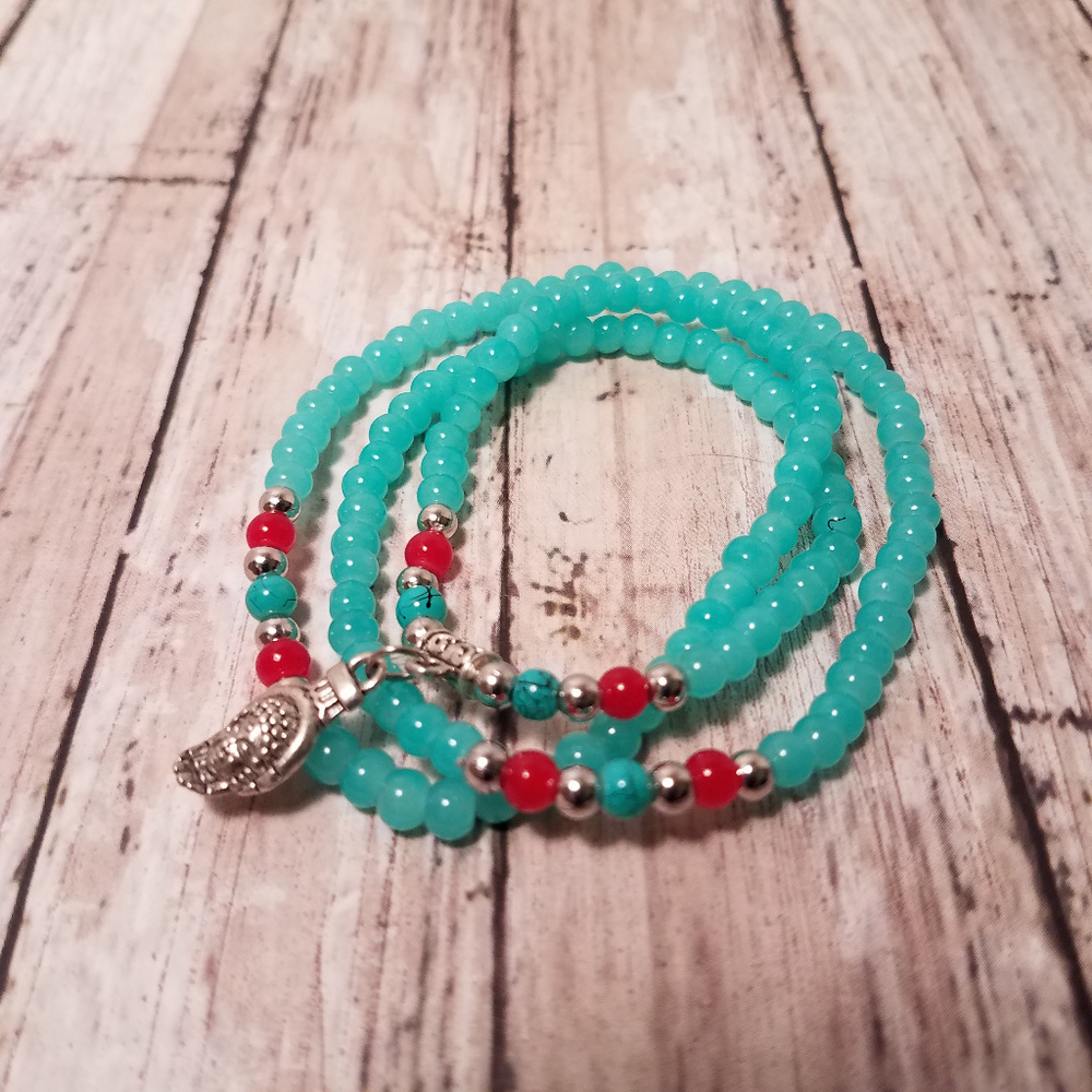** HP**  Turquoise stretchy bracelet with charm